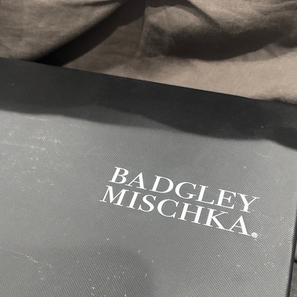 Badgley Mischka Ivory Heels with Tulle Bow - Picture 5 of 7